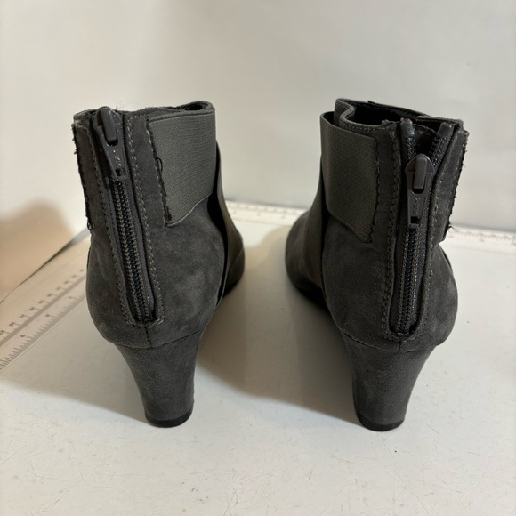 Aerosoles women’s grey wedge heel bootie in size 7.5 - Picture 2 of 14